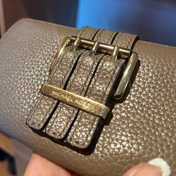 Michael Kors Taupe Leather wallet with Gold Accents - Picture 1 of 9
